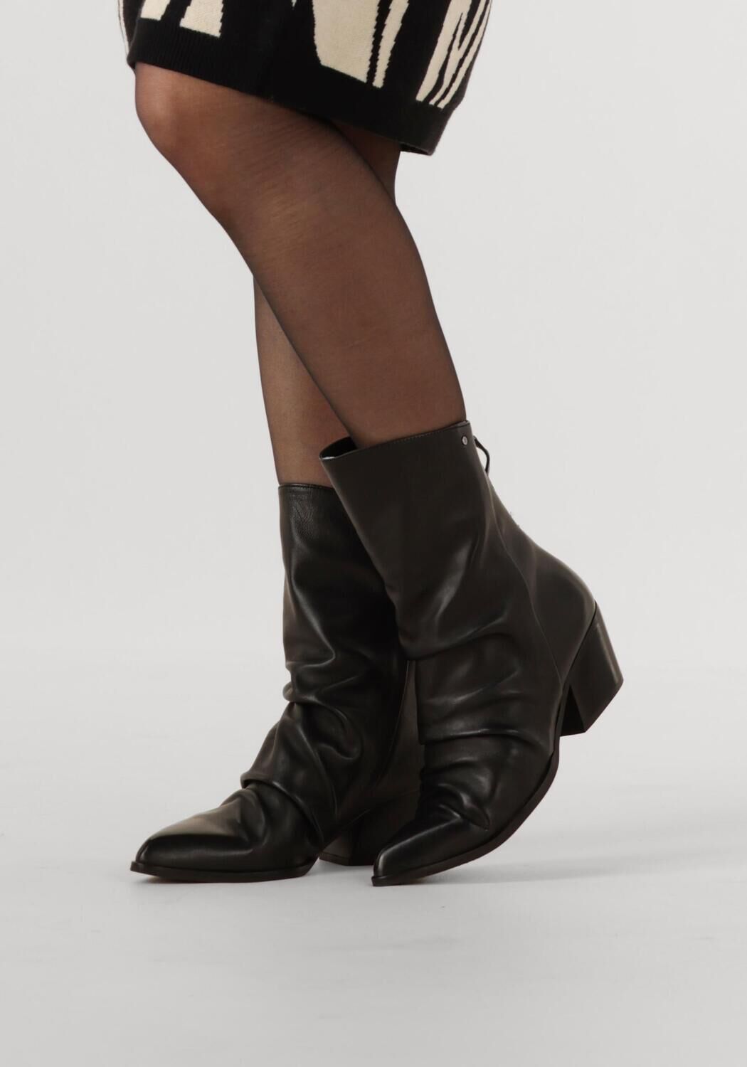 BRONX LIZZ-Y Bottines en noir - large