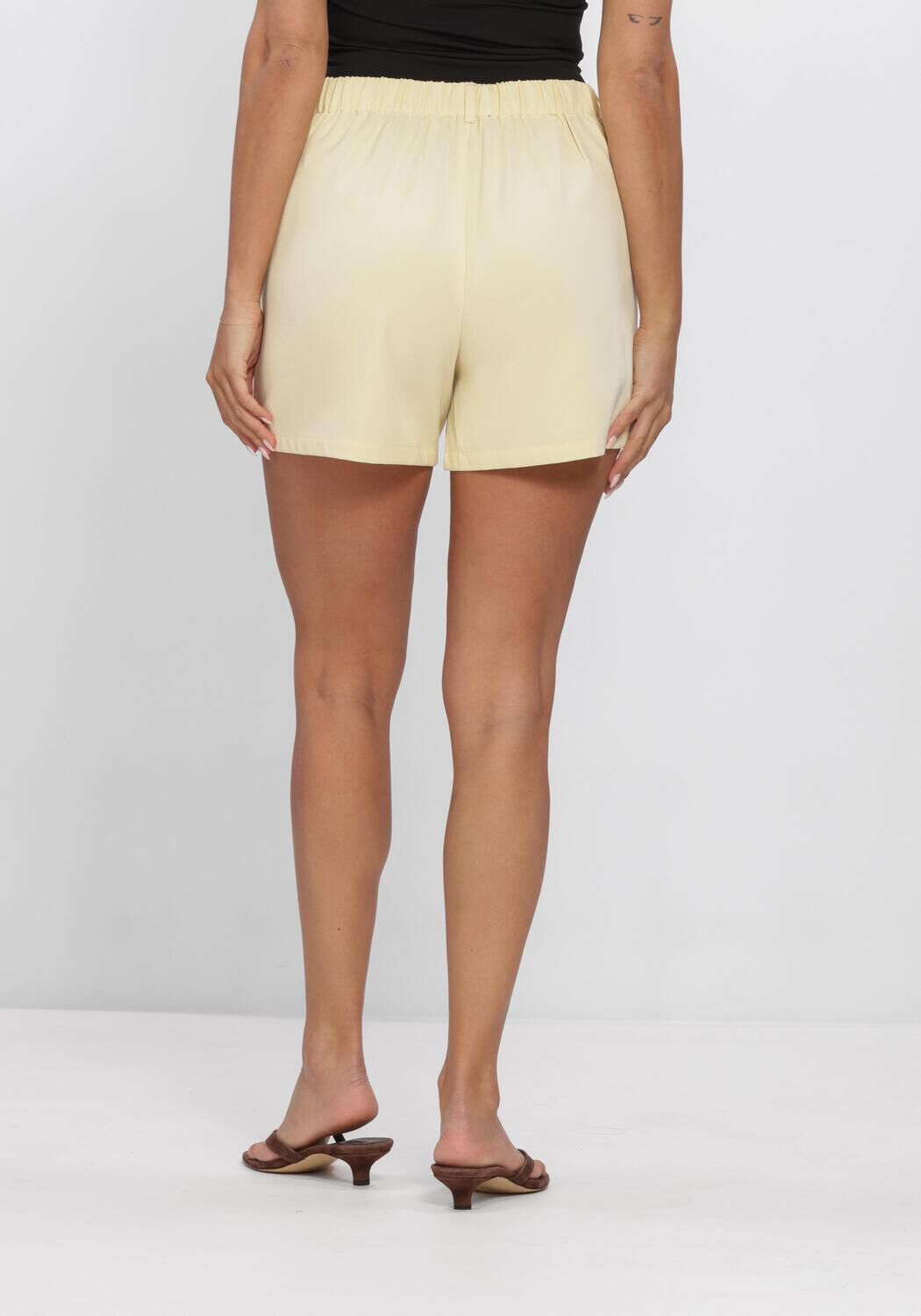 YDENCE SHORT JENNY Pantalons en jaune - large