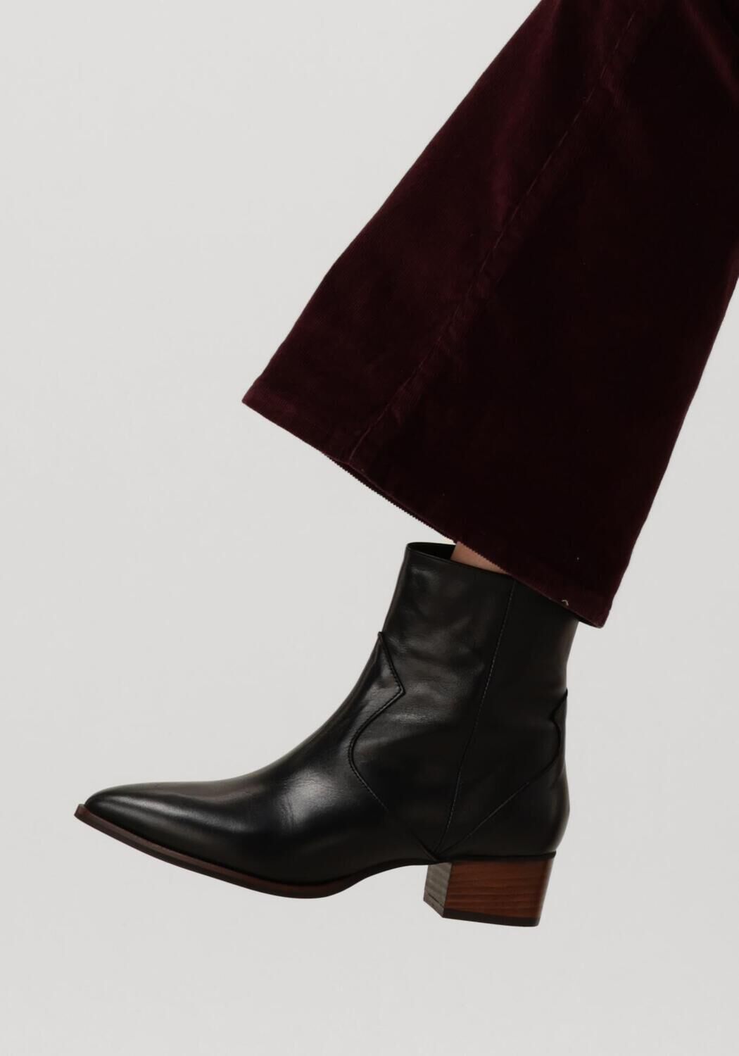 NOTRE-V 3231 Bottines en noir - large