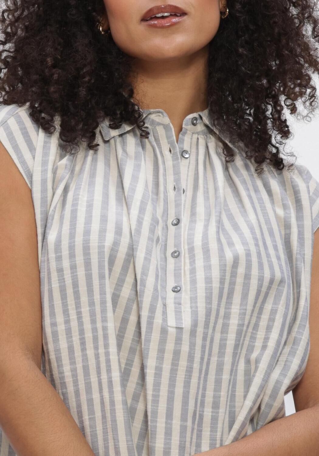 KNIT-TED ROSE Blouses Bleu clair - large