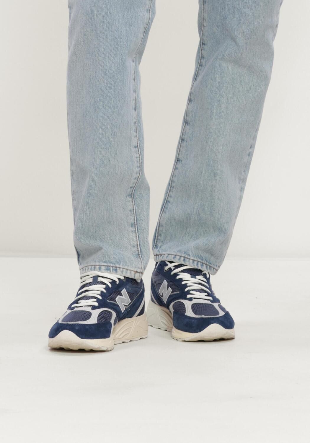 NEW BALANCE Baskets basses 880R en bleu - large
