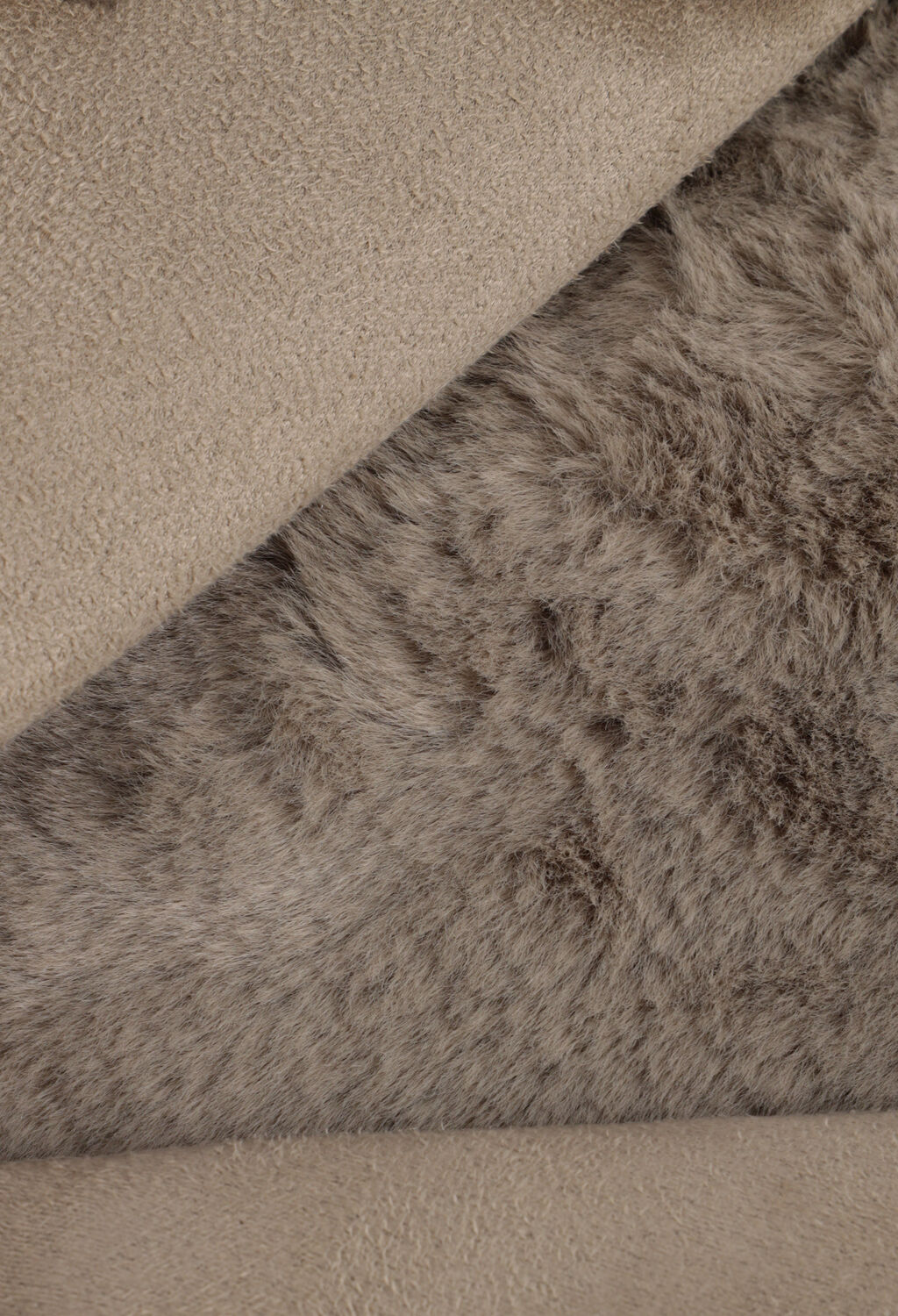 MINUS Gilet PAT FAUX FUR VEST en taupe - large