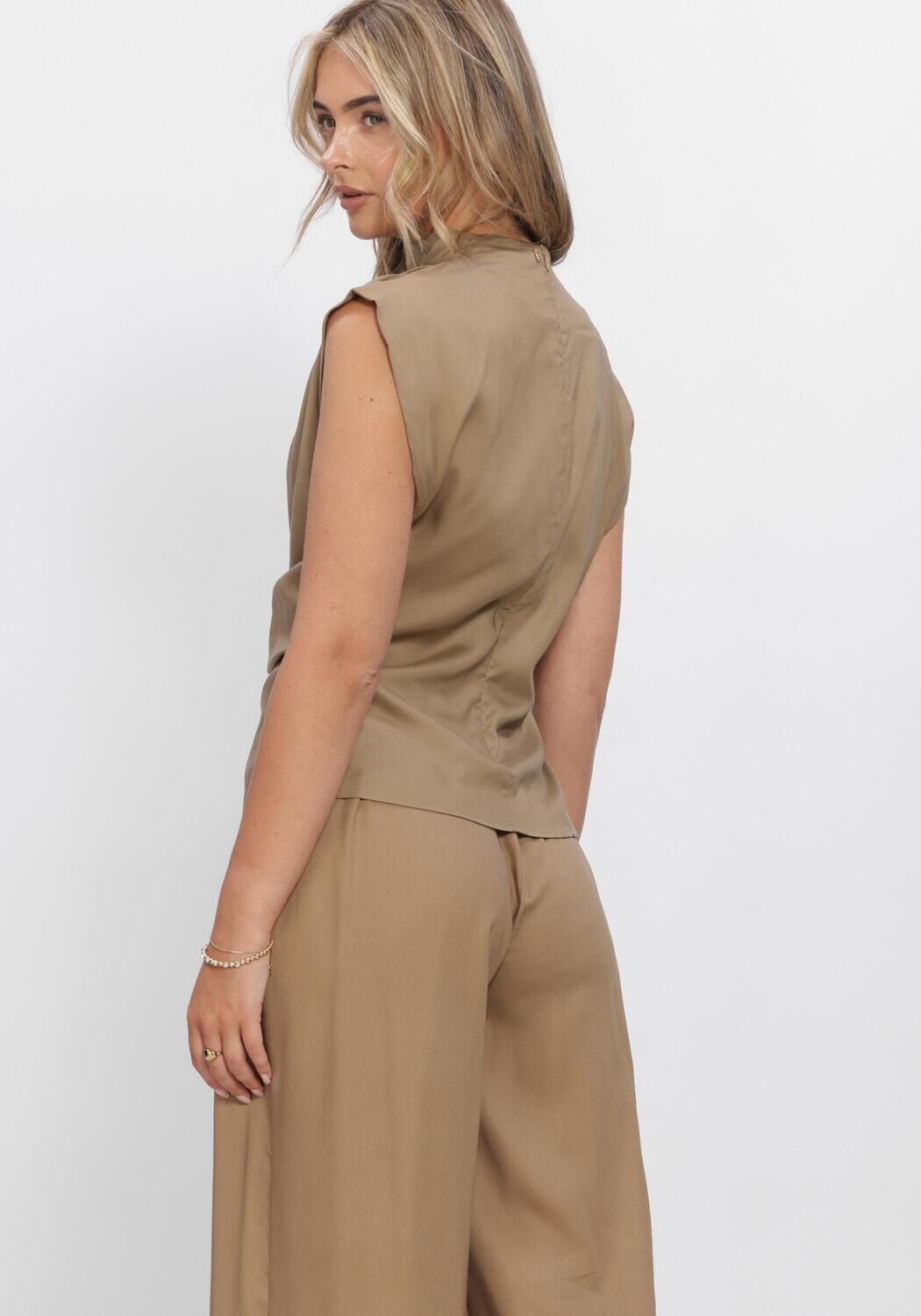 IBANA TAVIR Hauts & T-shirts en beige - large