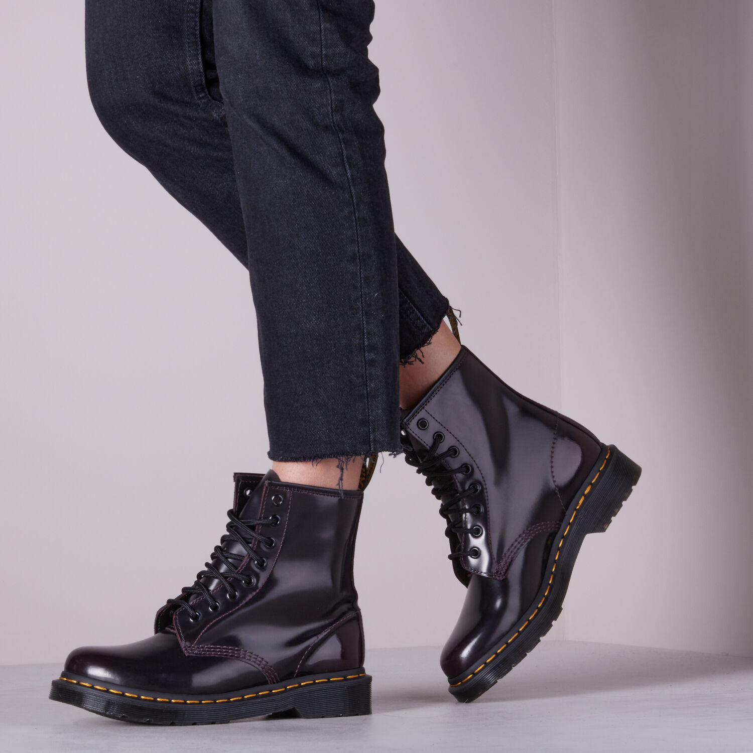 DR MARTENS Bottines &agrave; lacets 1460 en rouge - large