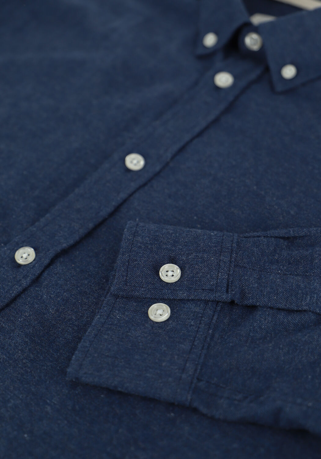 ANERKJENDT Chemise d&eacute;contract&eacute; AKKNORAD MELANGE SHIRT en bleu - large