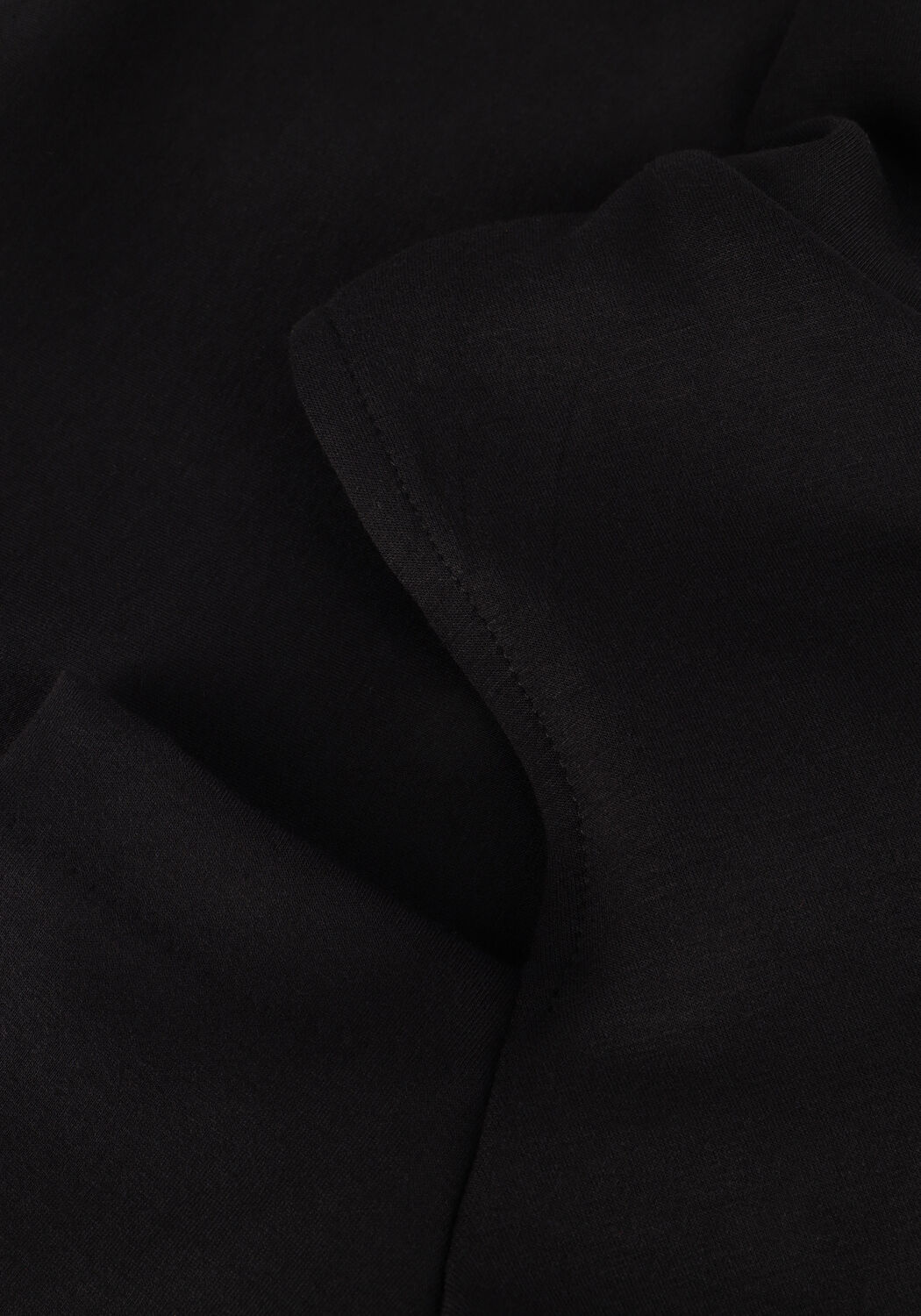 ANA ALCAZAR Haut TOP CUTOUT en noir - large