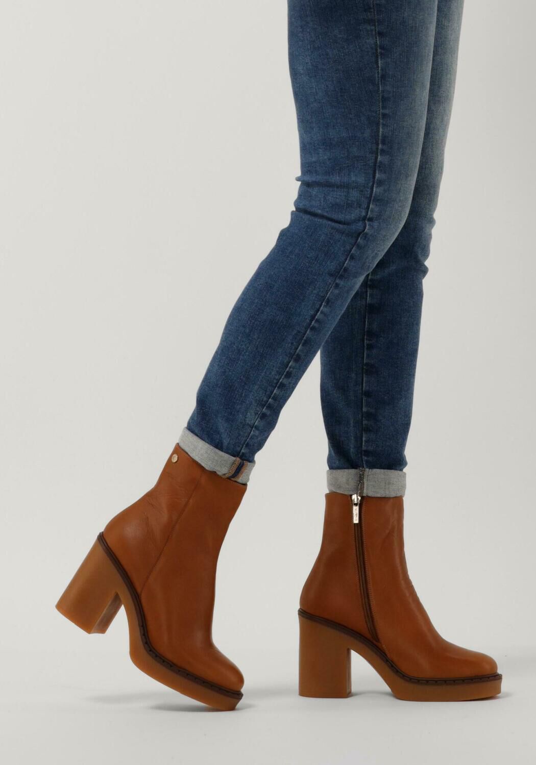 Cognac NOTRE-V Enkellaarsjes 32233 | Omoda