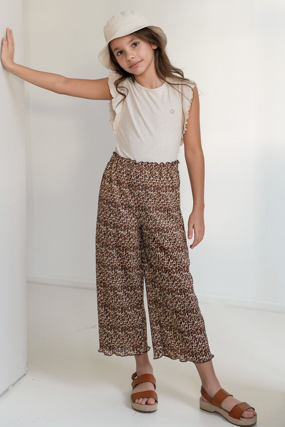 LIKE FLO Pantalon FREYA FLO PLISSE PANTS en marron - large