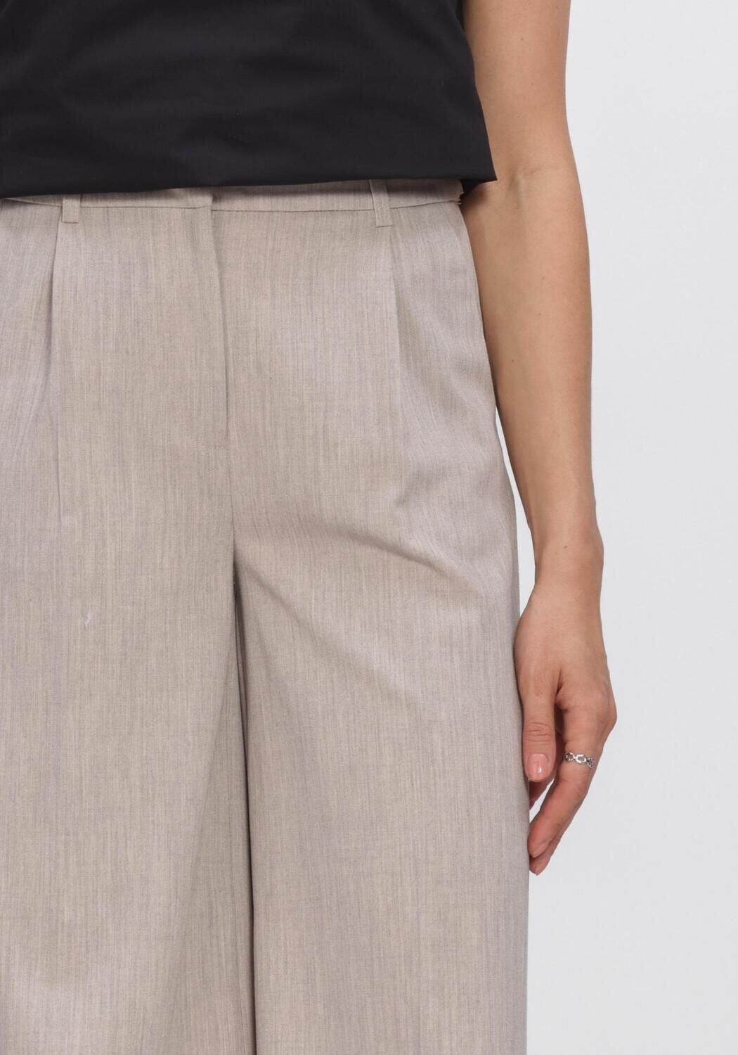 Bruine OBJECT Broeken/jumpsuits OBJIVALO HW LO BERMUDA SHORTS - large