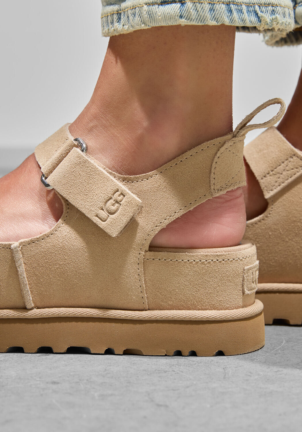 Beige UGG Sandalen W GOLDENSTAR HI - large