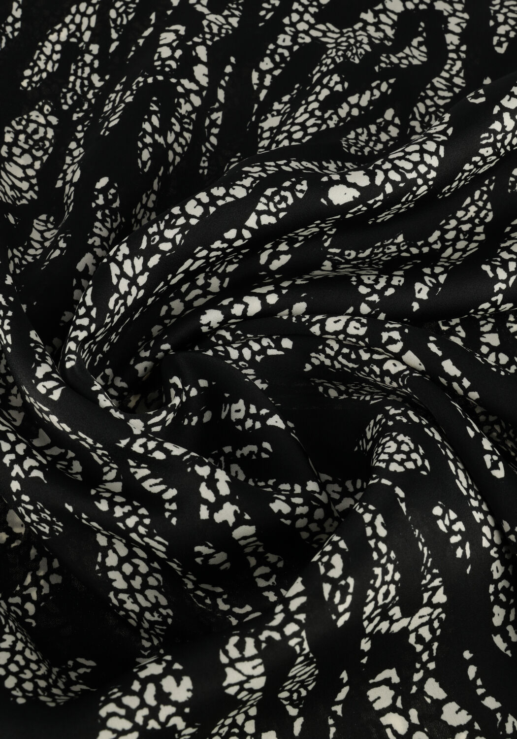 ALIX THE LABEL LADIES WOVEN ANIMAL TURTLE NECK TOP Blouses en noir - large