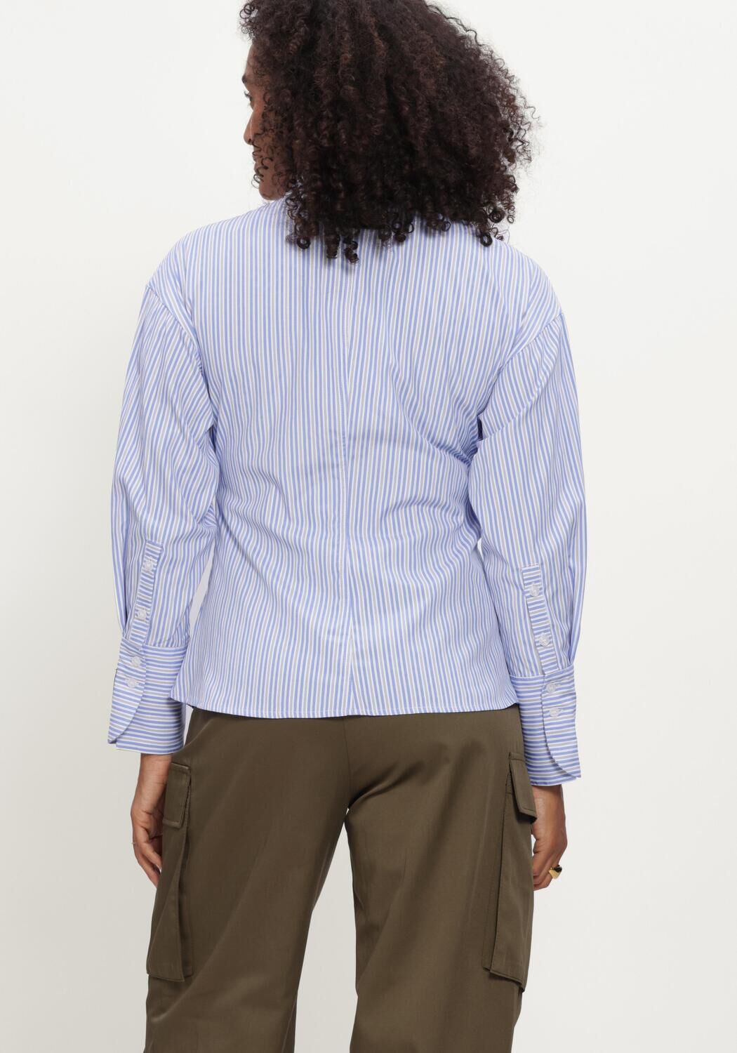 HAUTE L'AMITI&Eacute; EMMA TIE STRIPE SHIRT Blouses en bleu - large