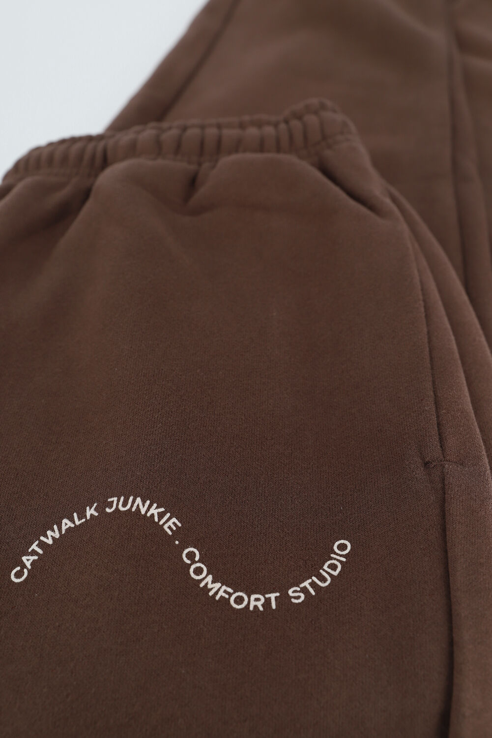 CATWALK JUNKIE Pantalon de jogging TR EASY GOING en marron - large