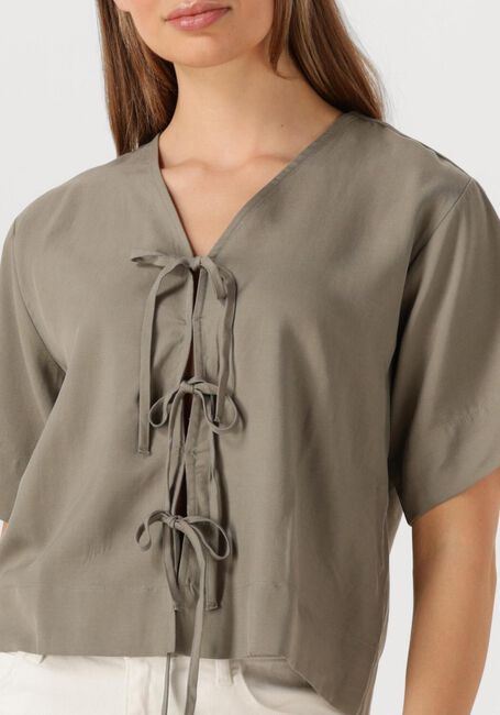 SELECTED FEMME SLFNATUK 2/4 BOXY TIE TOP Blouses en vert - large