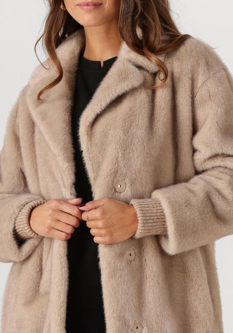 BEAUMONT Manteau en fausse fourrure NILLA COAT en marron - large