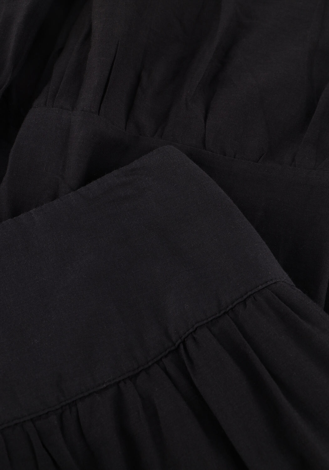 DEVOTION SAGE Jupes en noir - large