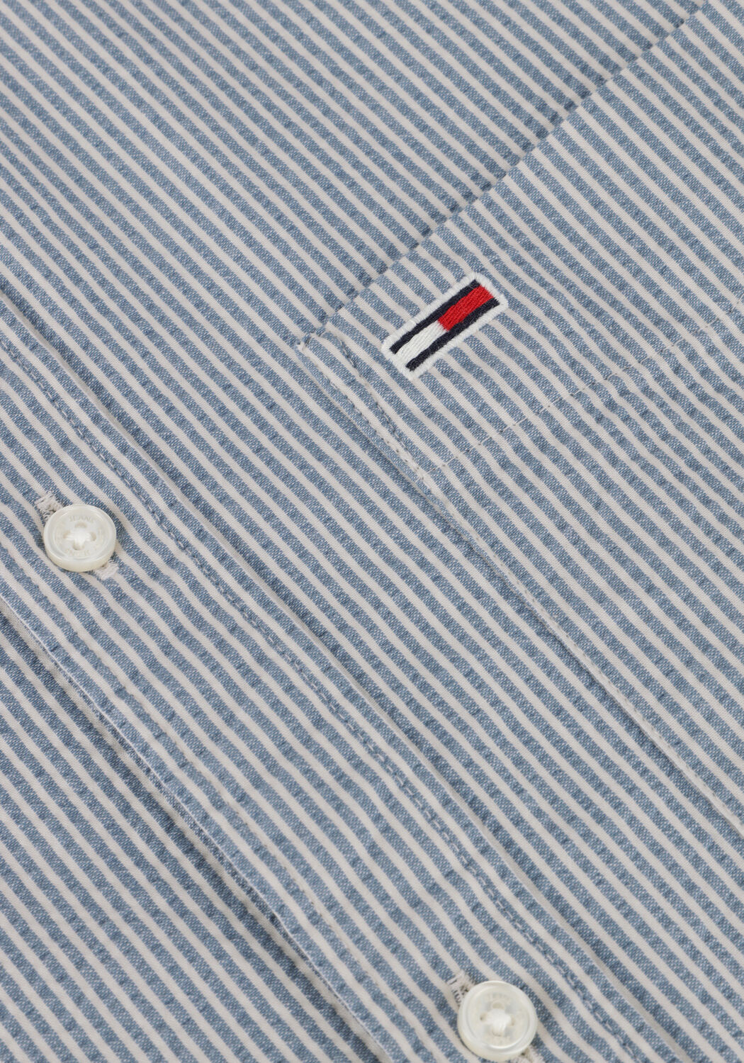 TOMMY JEANS Chemise d&eacute;contract&eacute; TJM REG SEERSUCKER STP SS SHIRT en bleu - large