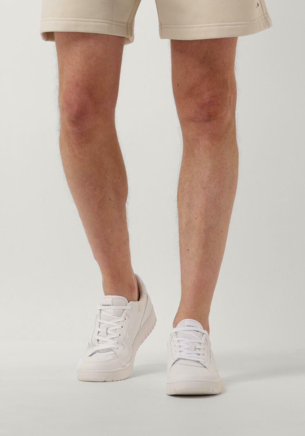 TOMMY HILFIGER Baskets basses TOMMY HILFIGER BASKET CORE ESS en blanc - large