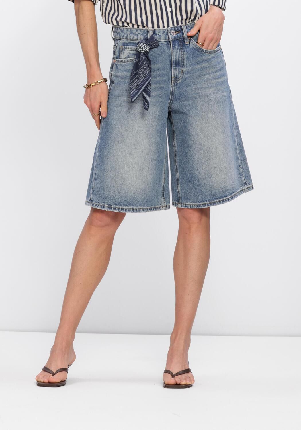 Blauwe CIRCLE OF TRUST Korte broek DAE SHORT - large