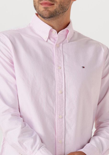 TOMMY HILFIGER Chemise décontracté HERITAGE OXFORD STRIPE RF SHIRT en rose - large