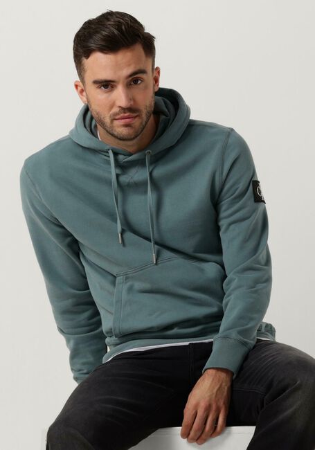 CALVIN KLEIN Chandail BADGE HOODIE en bleu - large