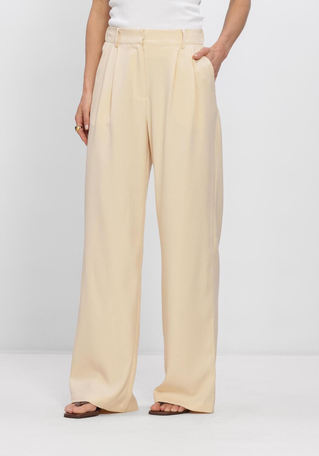 STUDIO AMAYA JACKIE PANTS Pantalons en blanc - large