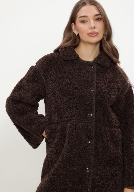 NEO NOIR Manteau Teddy SENTA FAUX FUR COAT en marron - large