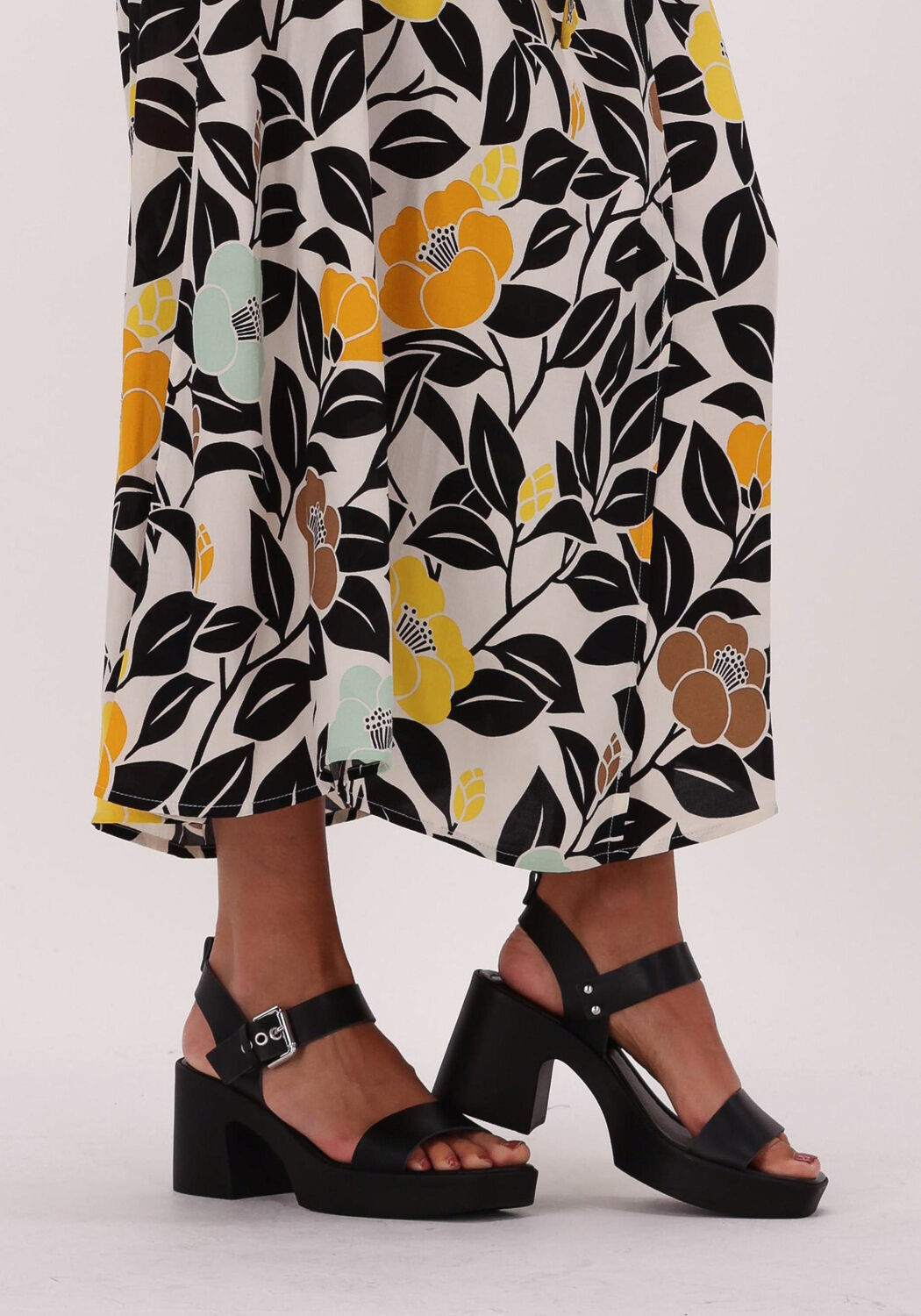 NOTRE-V 7953 Sandales en noir - large