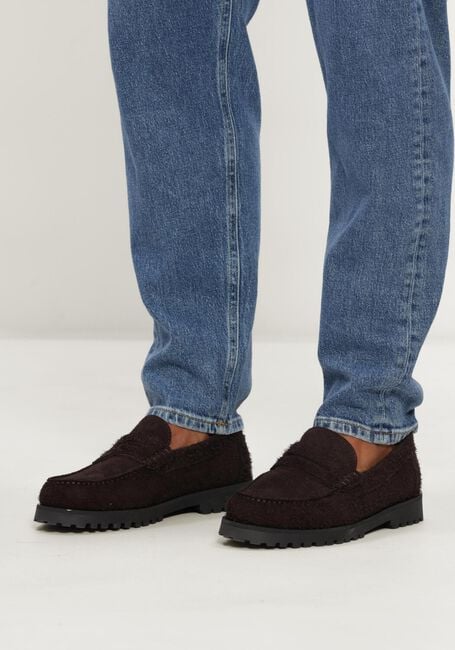 LES DEUX HAIRY SUEDE LOAFER Chaussures &agrave; enfiler en marron - large