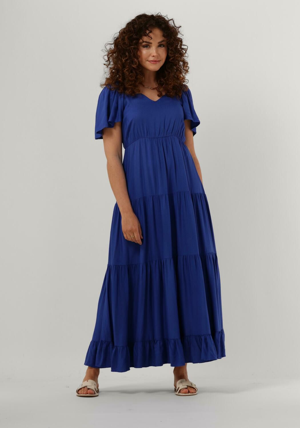 Welke kleur schoenen onder blauwe jurk outlet