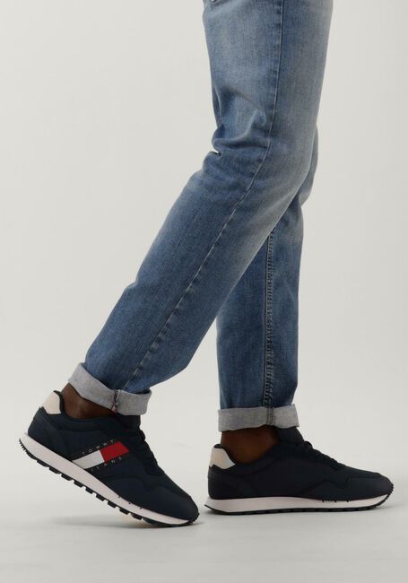 TOMMY JEANS Baskets basses RETRO LEATHER en bleu - large