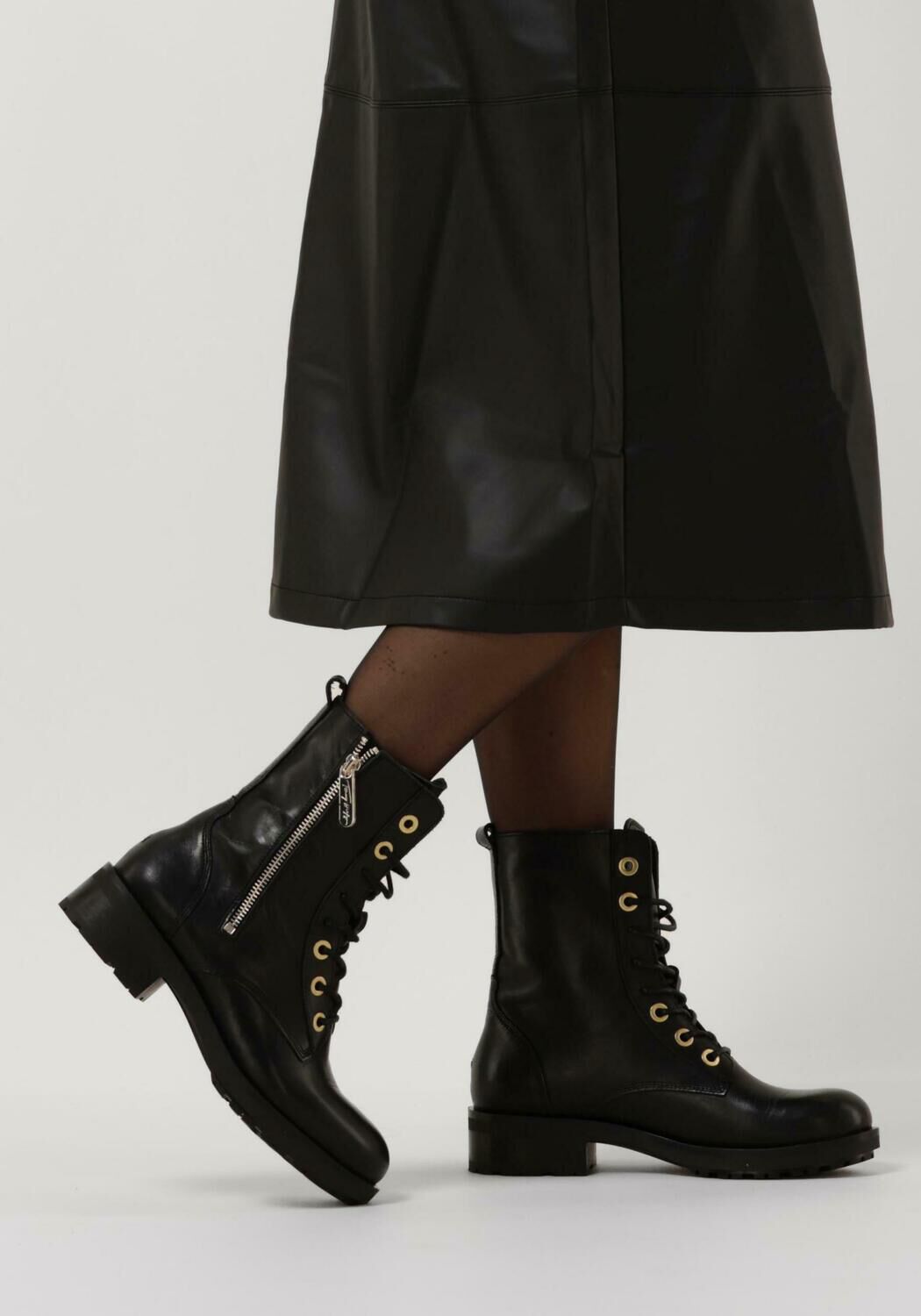 TOMMY HILFIGER Bottines &agrave; lacets TH ESSENTIALS BIKER BOOT en noir - large