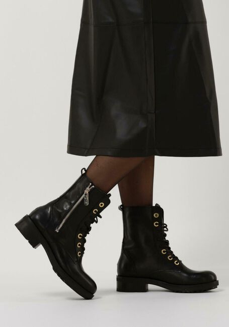 TOMMY HILFIGER Bottines à lacets TH ESSENTIALS BIKER BOOT en noir - large