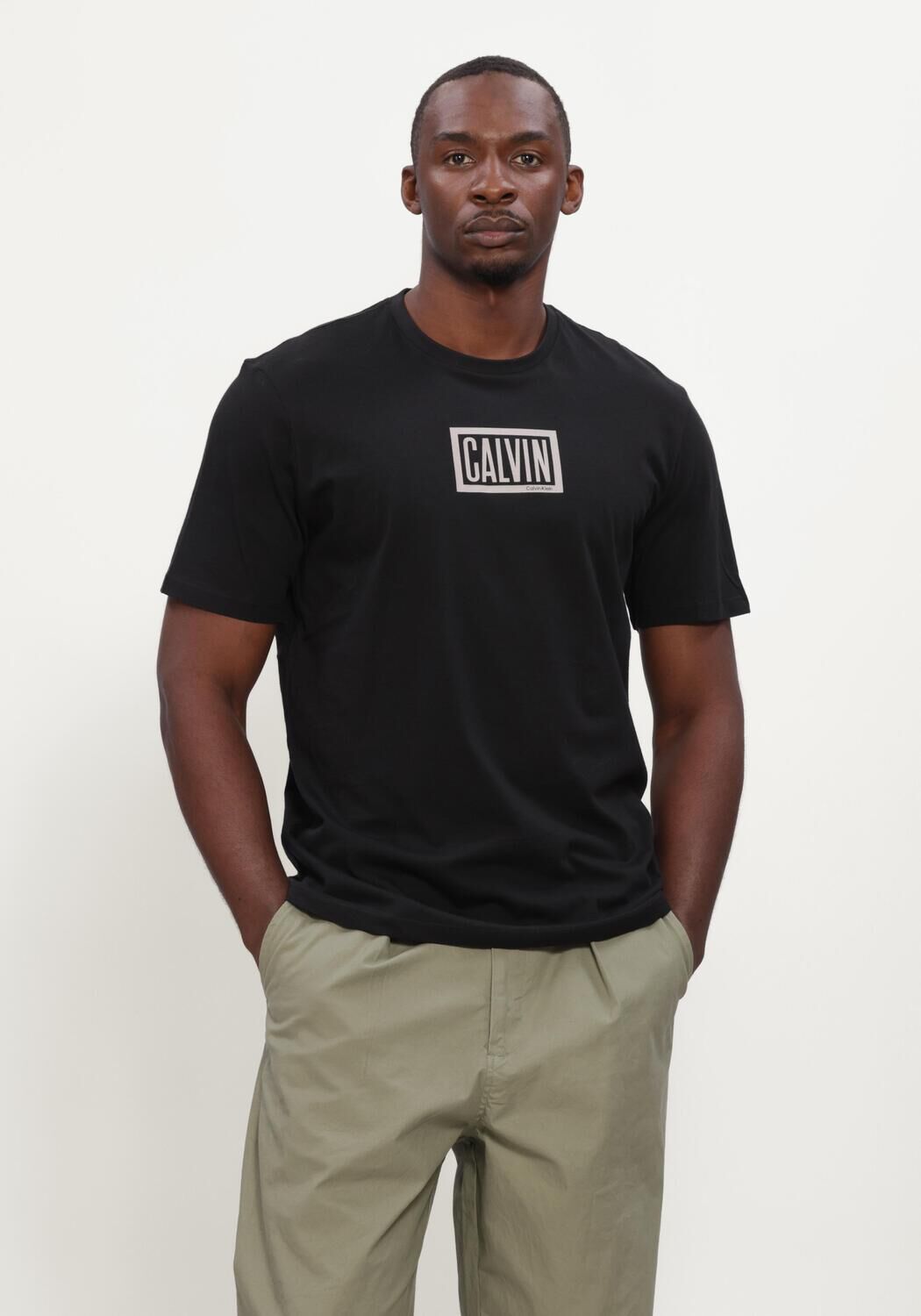 Zwarte CALVIN KLEIN T-shirt SS 30S EU BOXED CALVIN GRAPHIC TEE - large