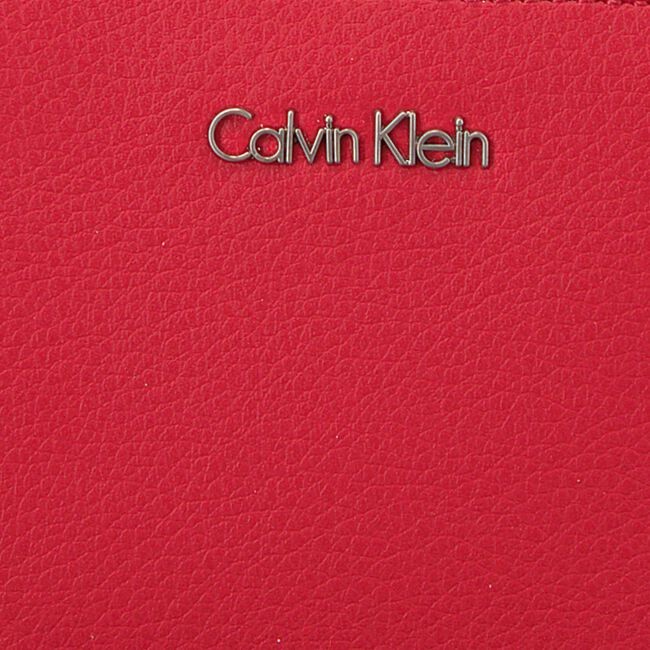 CALVIN KLEIN Porte-monnaie FRAME MEDIUM ZIP en rouge - large