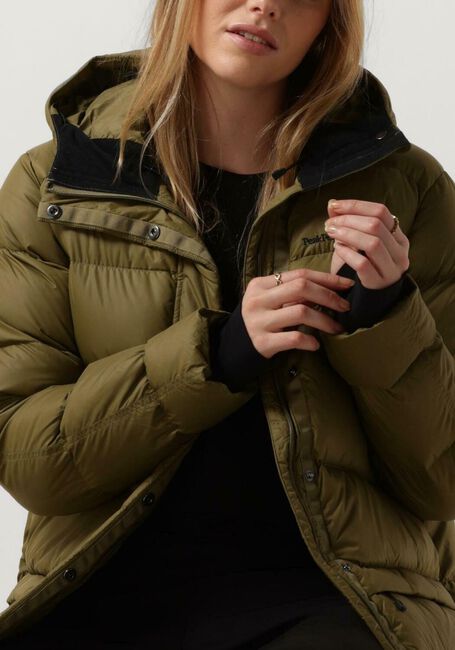 PEAK PERFORMANCE Veste matelassé W FROST DOWN COAT en vert - large