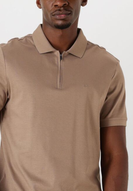 CALVIN KLEIN Polo LIQUID TOUCH WELT ZIP POLO en marron - large