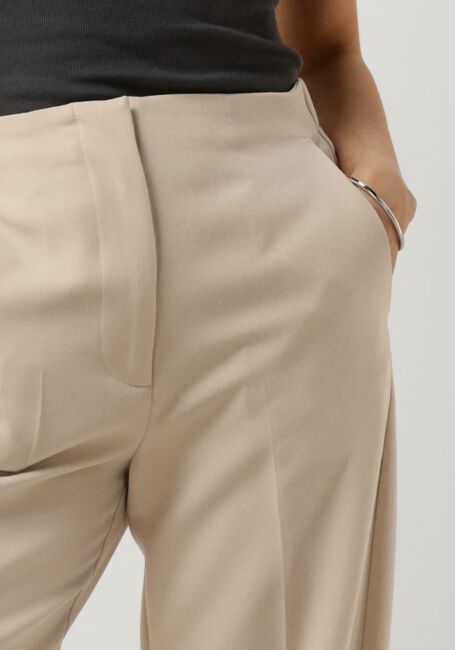 SECOND FEMALE Pantalon large EVIE CLASSIC TROUSERS en beige - large
