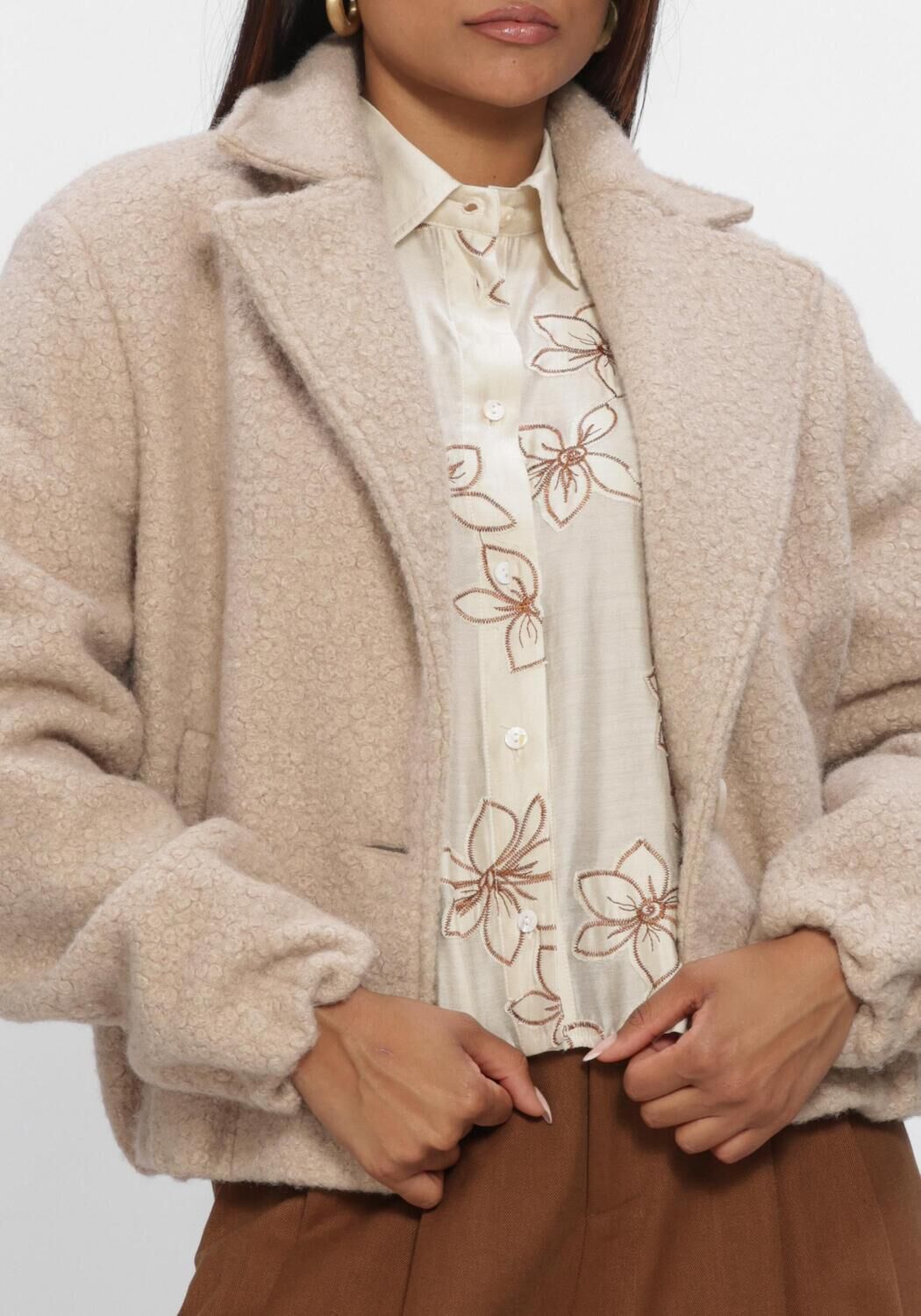 NUKUS Manteau Teddy MADELIN JACKET BOUCLE en beige - large