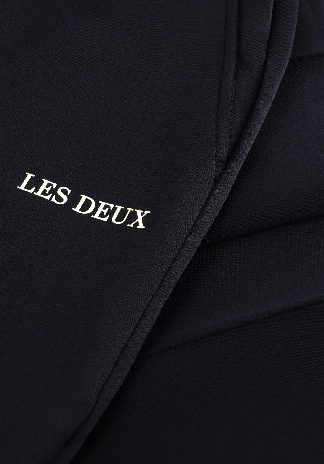 LES DEUX Pantalon de jogging BALLIER TRACK PANTS Bleu fonc&eacute; - large