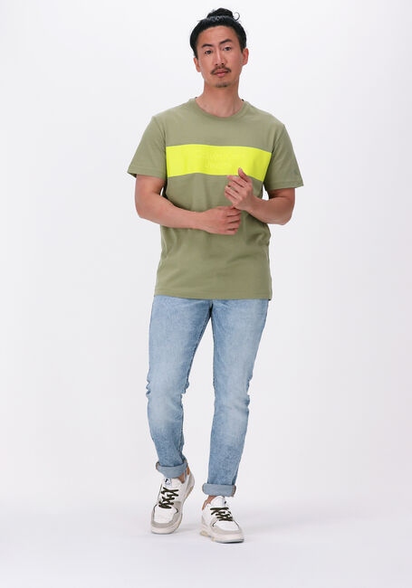 Olijf CALVIN KLEIN T-shirt BLOCKING INSTITUTIONAL TEE - large