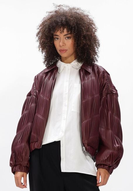 Bordeaux ALIX THE LABEL Gewatteerde jas LADIES WOVEN PLEATED FAUX LEATHER BOMBER - large