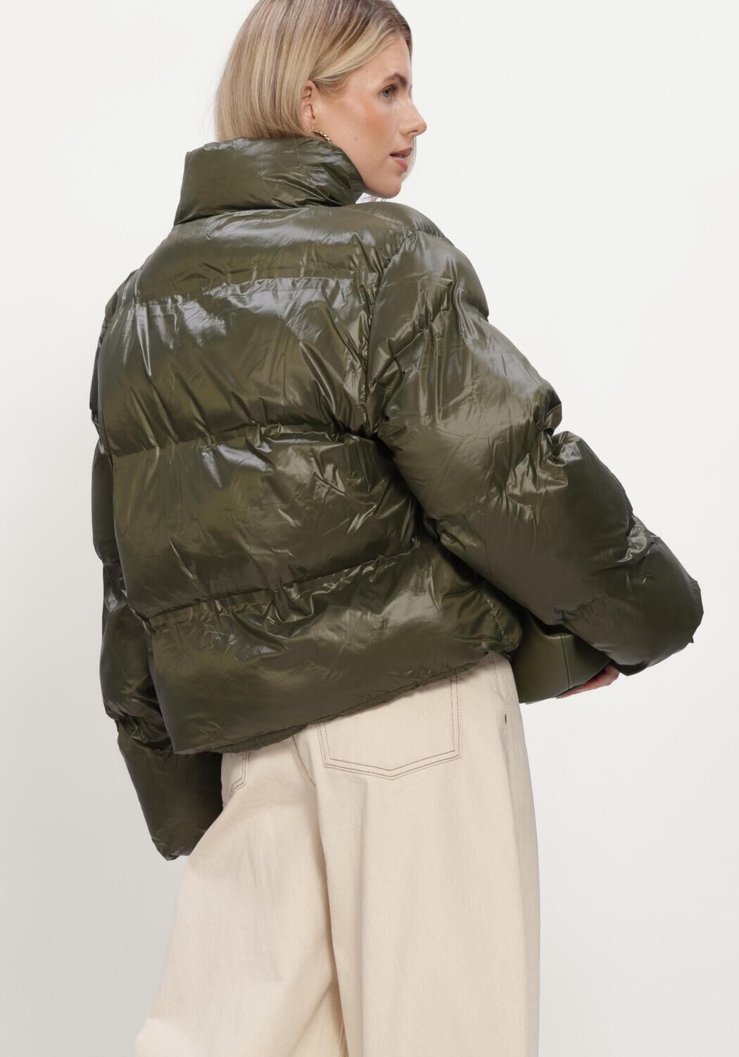 NEO NOIR Veste matelass&eacute; RHEA SHINY PUFFER JACKET en vert - large