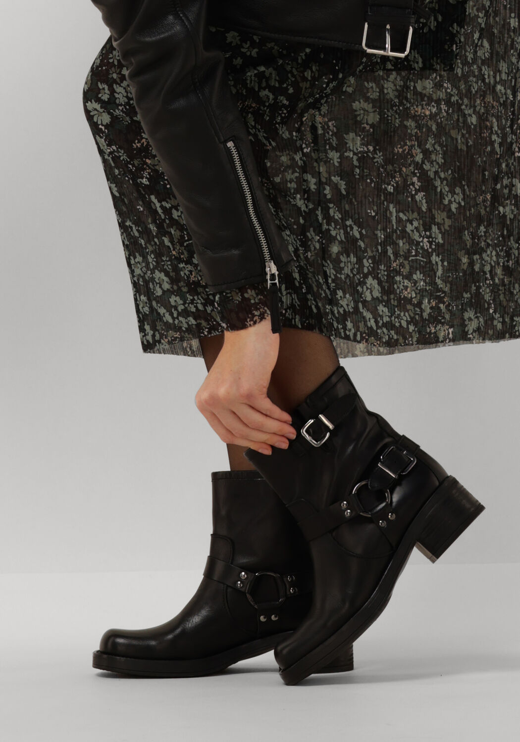 Zwarte NOTRE-V  FRY9 - large