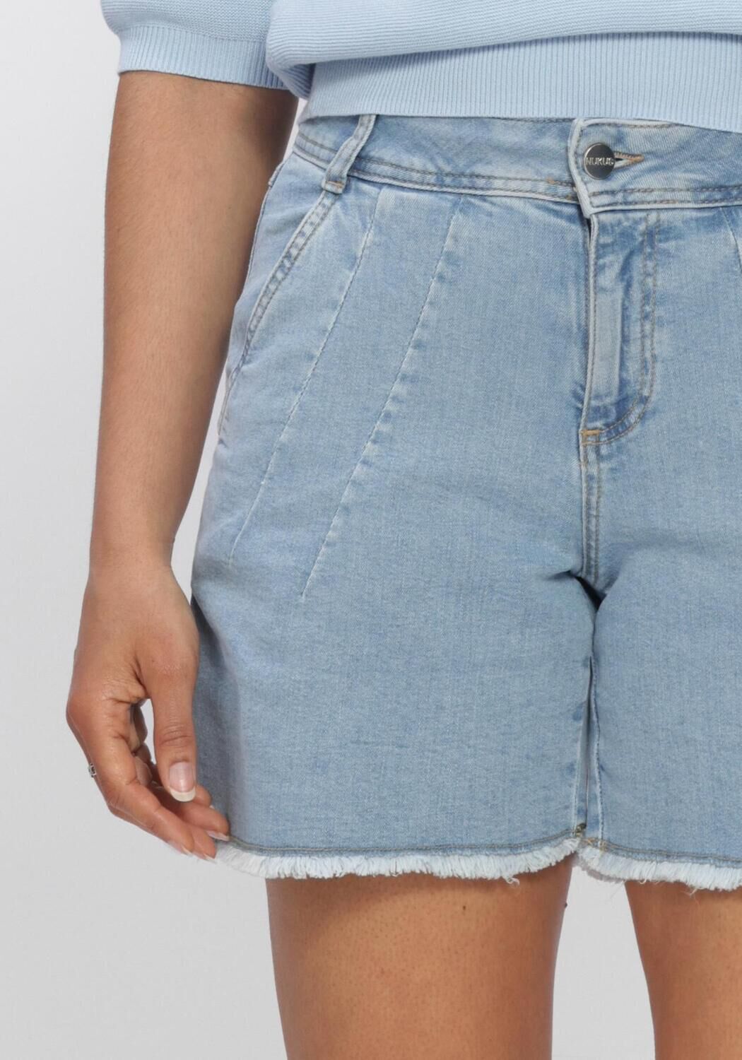 NUKUS Pantalon courts TANYA SHORT RUFFLE Bleu clair - large