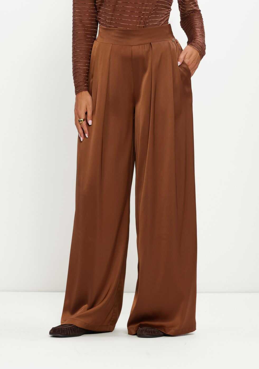Bruine NUKUS Wijde broek JUNE PANTS SHINY - large