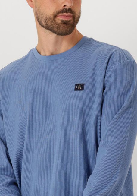 CALVIN KLEIN Pull LS WAFFLE BADGE CREWNK TEE Bleu clair - large