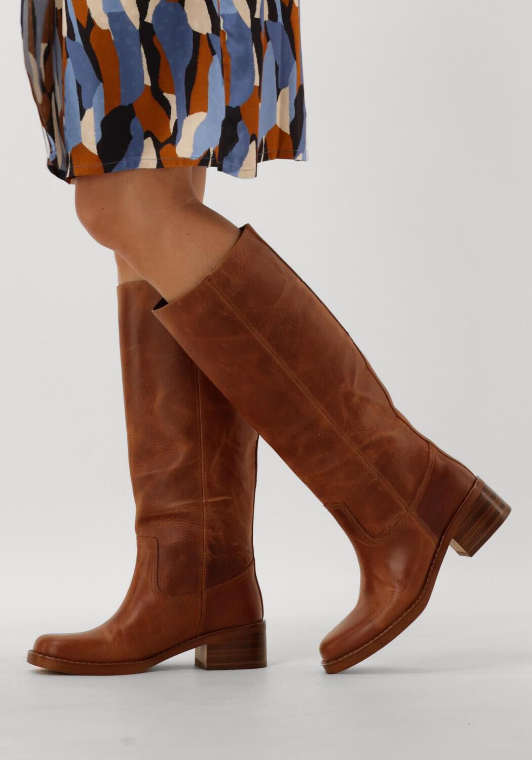 Cognac INUOVO A01006 Omoda