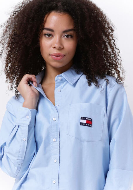 Blauwe TOMMY JEANS  TJW BADGE BOYFRIEND SHIRT - large