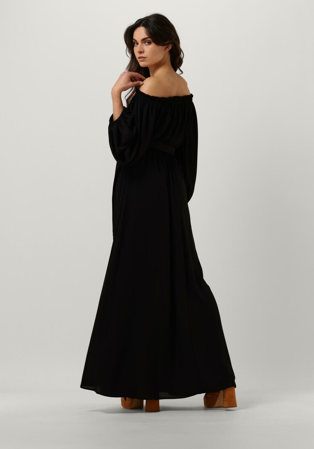 Zwarte ACCESS Maxi jurk OFF THE SHOULDERS MAXI DRESS Omoda